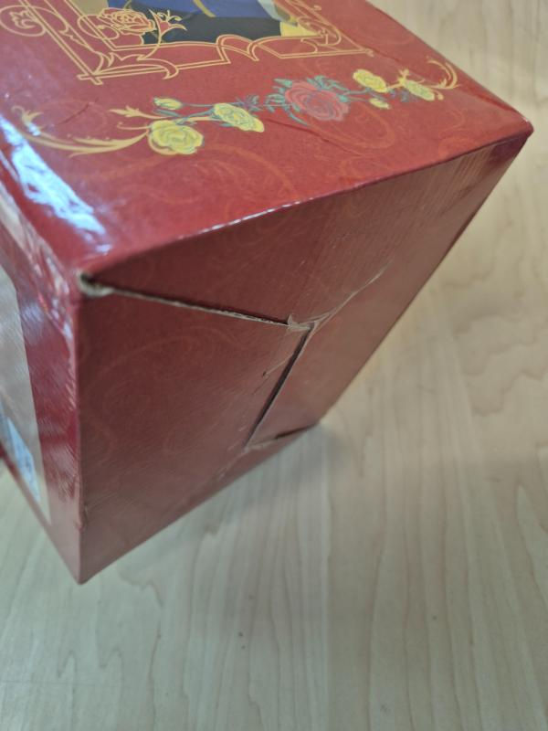 Miniature : Figurine Disney Ichibankuji "Glowing Colors" LAst One : Belle (LA Belle et la Bê