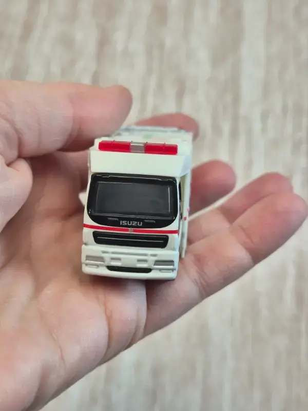 Thumbnail: Tomica 116 : Super Ambulance