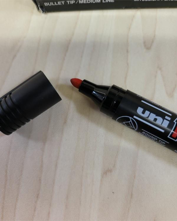 Miniature : Marqueur Uni Prockey rouge