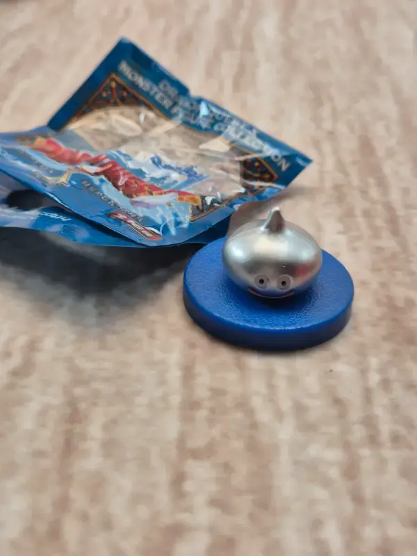 Mini figurine Dragon Quest x Pepsi : Gluant de métal / Metal Slime