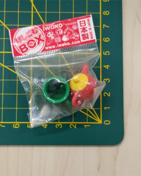 Miniature : Gomme japonaise Iwako : Théière + tasse