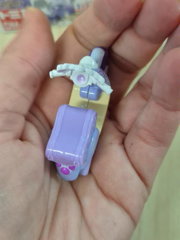 Miniature : Tomica-DM-12 Disney Motors Chim Chim Princesse Sofia