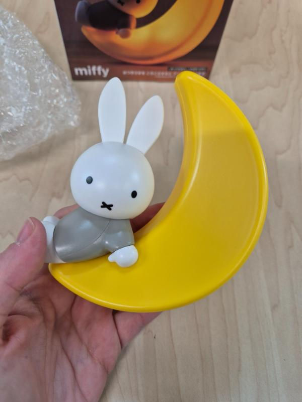 Miniature : Figurine lumineuse Miffy ver. Grise