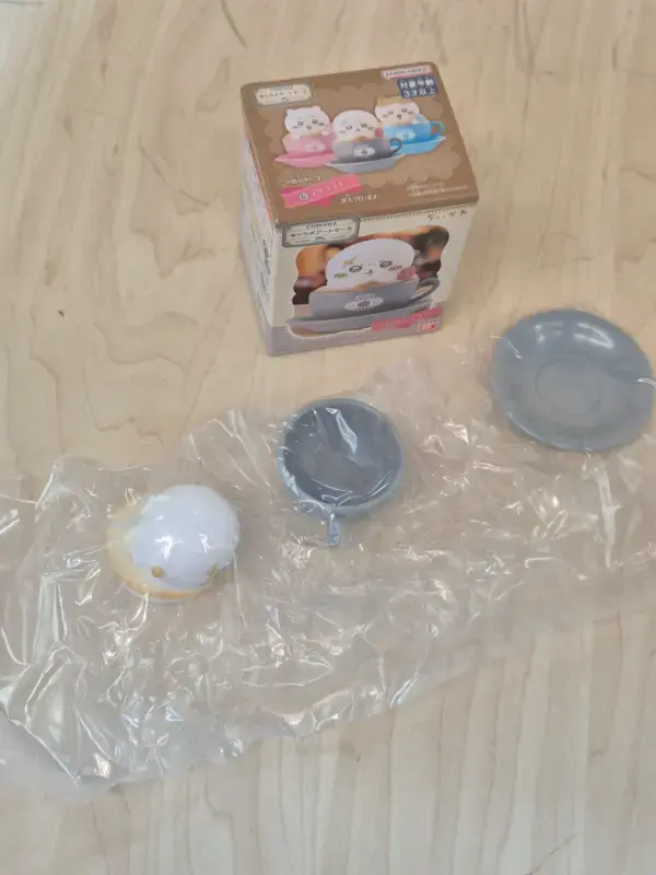 Thumbnail: Figurine Chiikawa "Art Latte case" : Rakko
