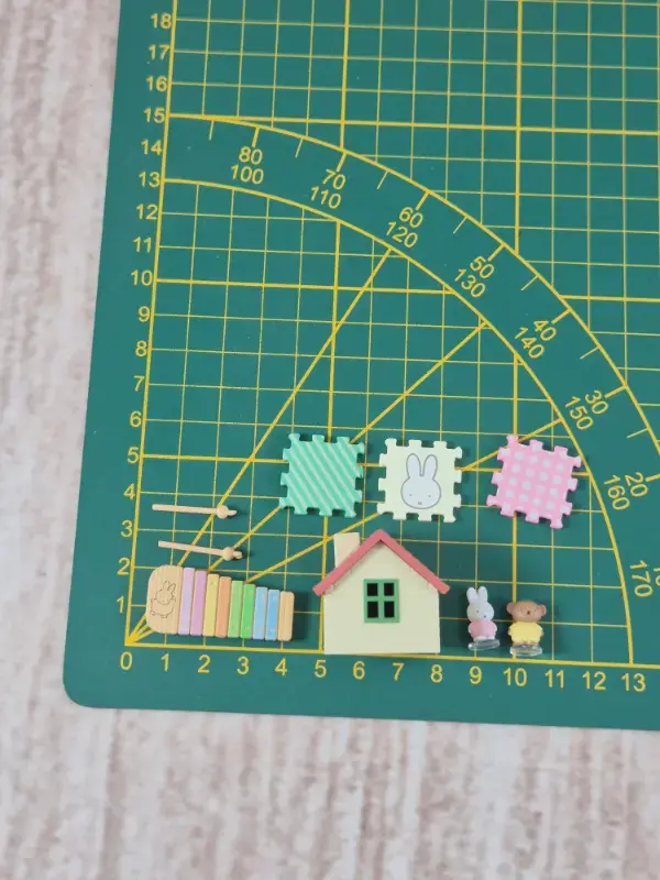 Thumbnail: Figurine Re-ment Miffy "Baby Room" : 3.Favorite Toys