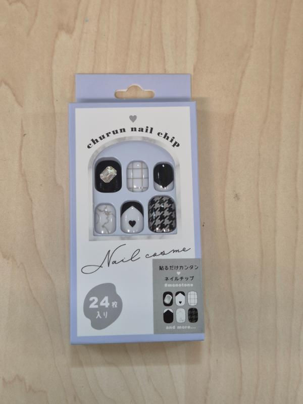 Faux ongles "Churun nail chip" Monotone noir & blanc