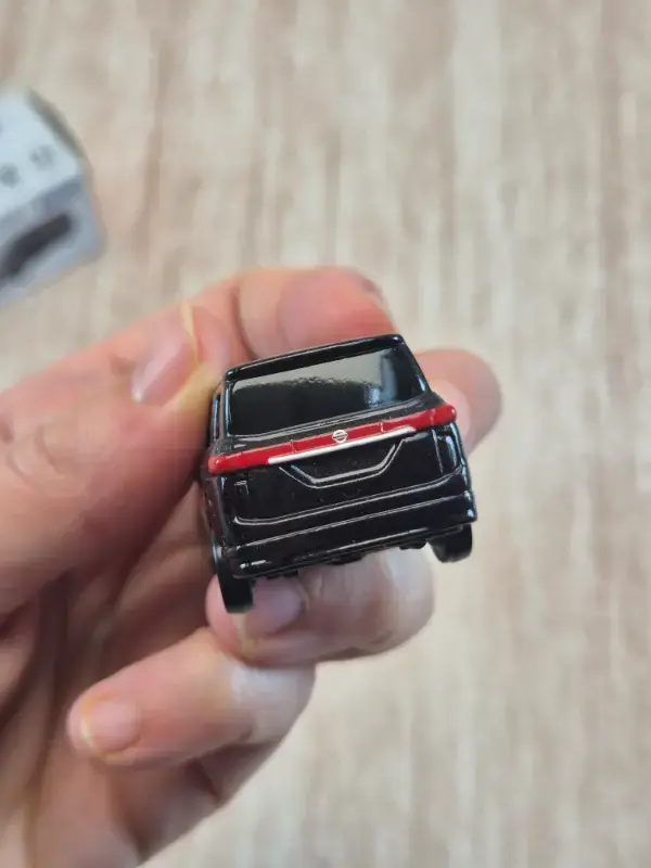 Thumbnail: Tomica 88 : Nissan Elgrand