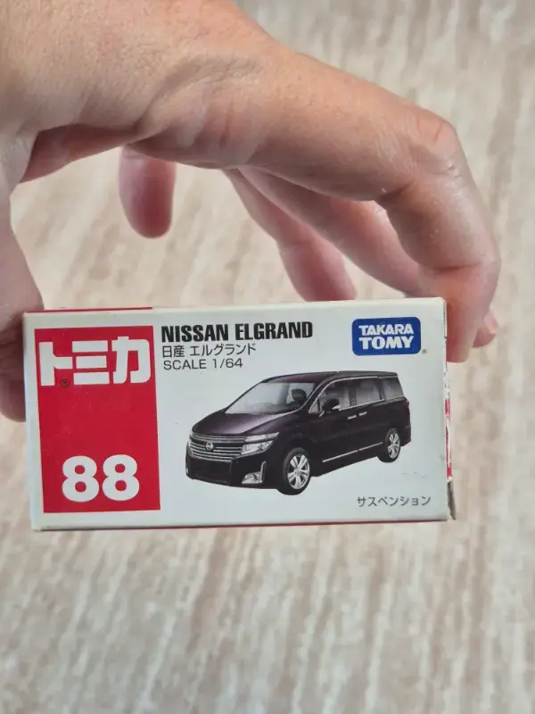 Thumbnail: Tomica 88 : Nissan Elgrand