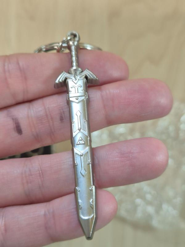 Miniature : Porte-clefs Zelda Ichibankuji "Tears of the Kingdom" : Master Sword fourreau