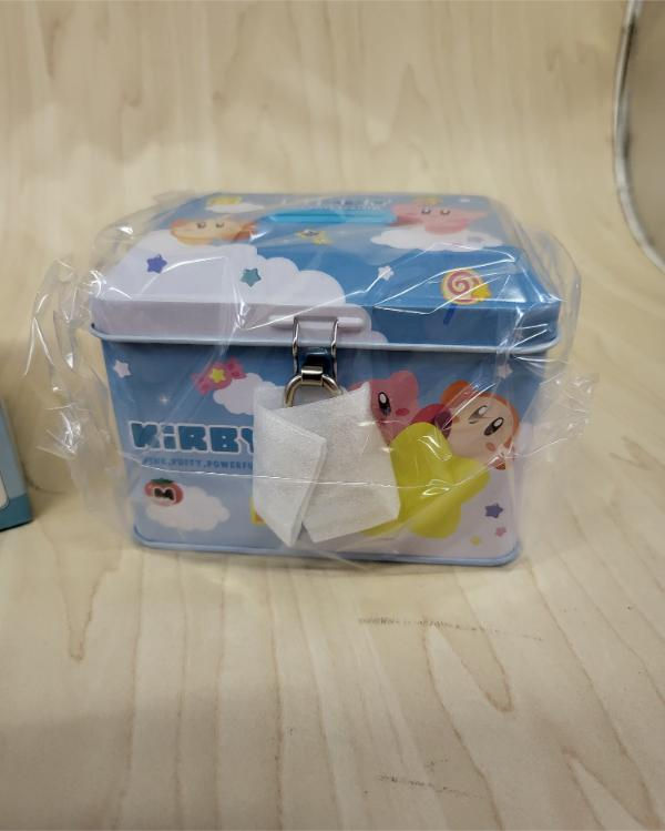 Miniature : Tirelire Kirby boîte métal bleue