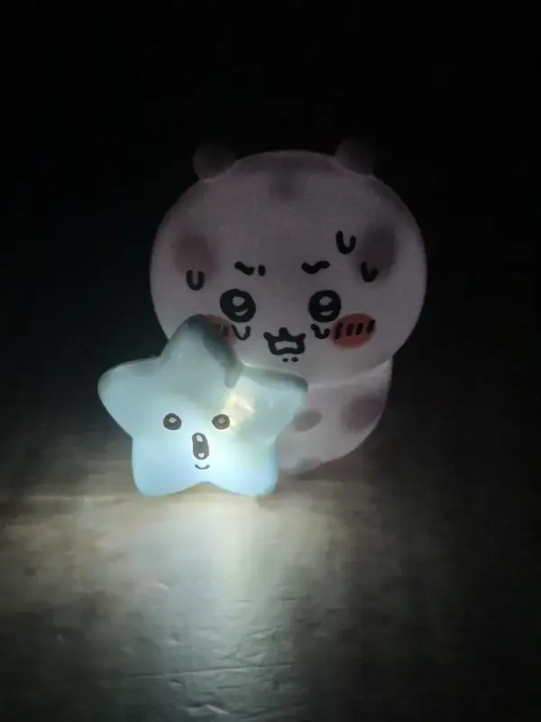 Miniature : Figurine "Chiikawa with the stars light" : Chiikawa étoile noire