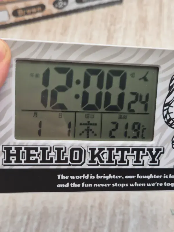 Thumbnail: Horloge à poser Sanrio Hello Kitty zèbre