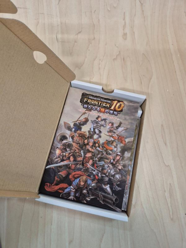 Miniature : Figurine + DVD Monster Hunter 10 Frontière edition collector japonaise