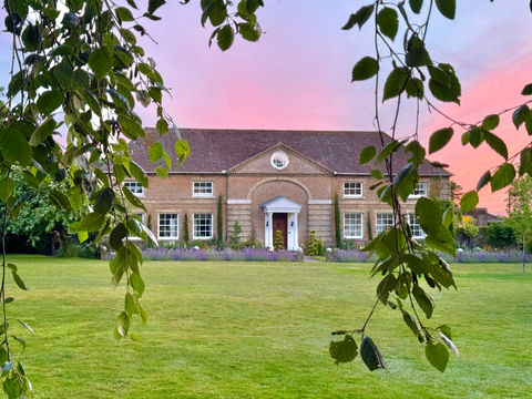 The Main House
The Coach House Photoshoot Location