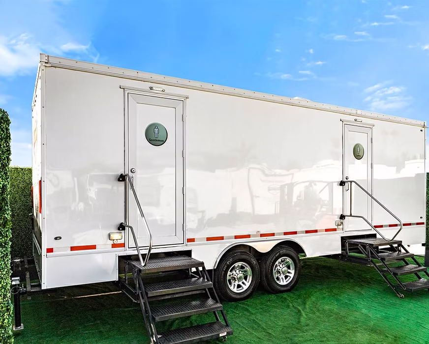 10-Station Executive Luxury Restroom Trailer – Dual-Axle Premium Sanitation Suit