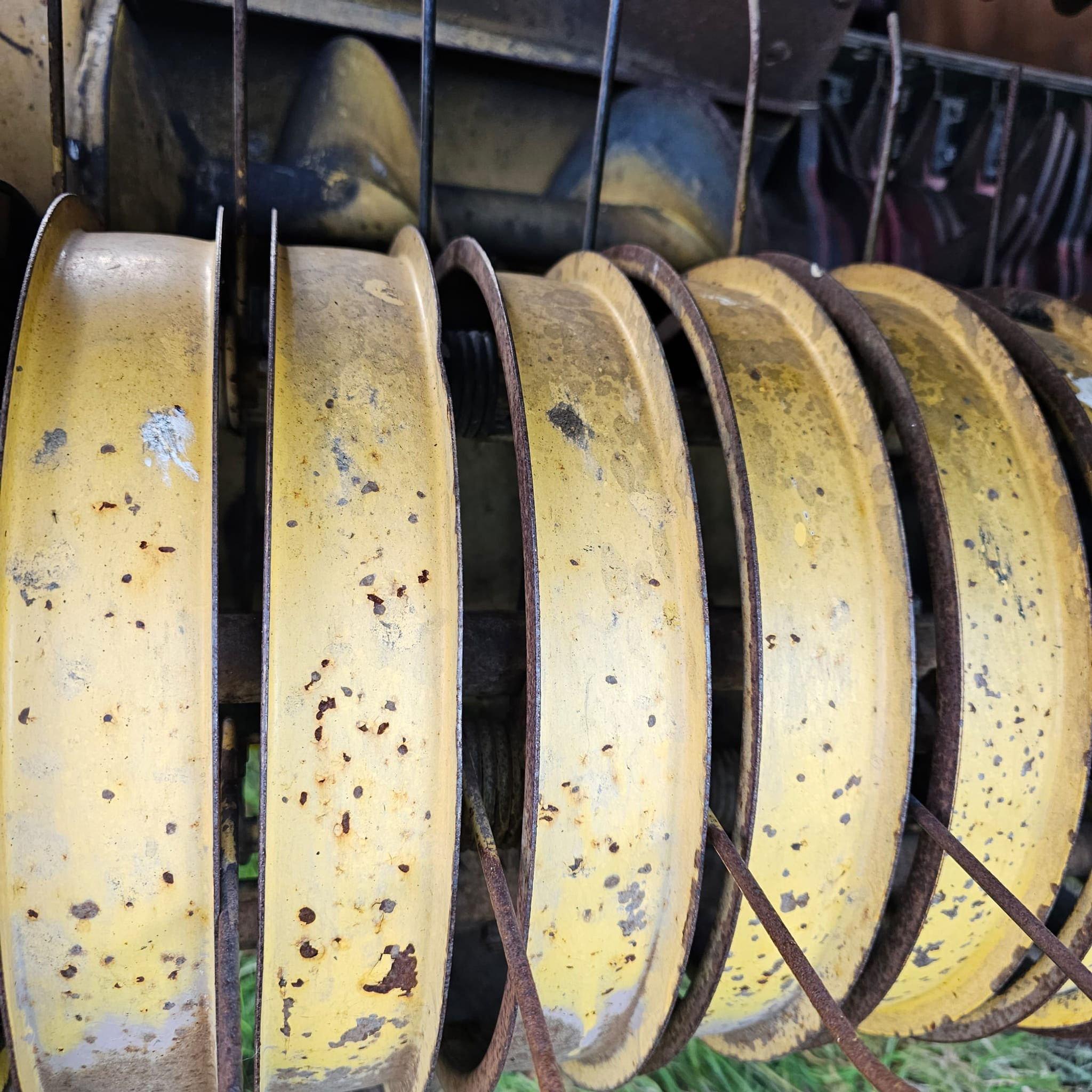 New Holland BR/Case RBX pickup band