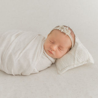 posed newborn baby girl photo Cincinnati, Ohio
