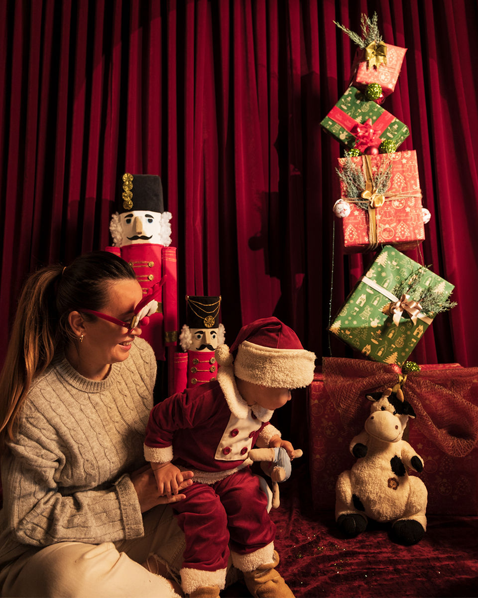 Bebek ile Anne Noel konseptiyle Edirne Karo Plato'da poz veriyorlar