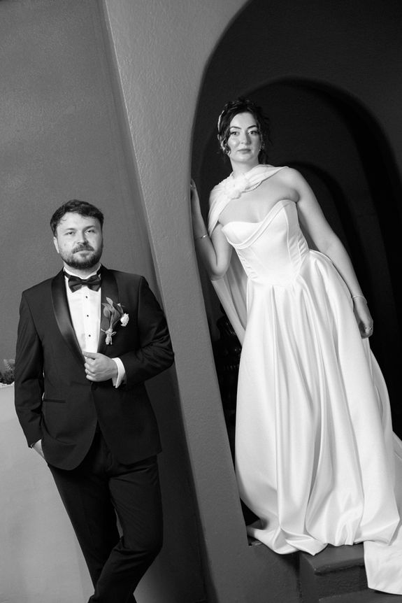 Siyah beyaz tonda edirne gelin damat stüdyo portre çekimi - Karo Plato