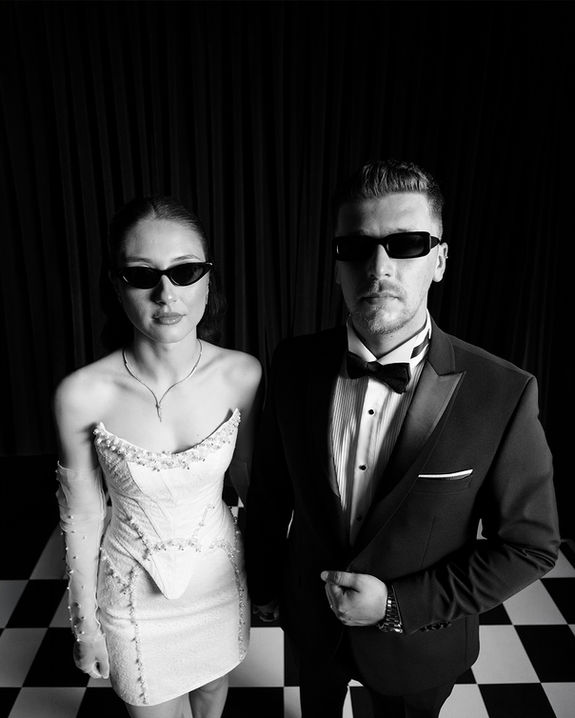 Edirneli çift karo plato twinpeaks konseptte matrix pozu veriyorlar