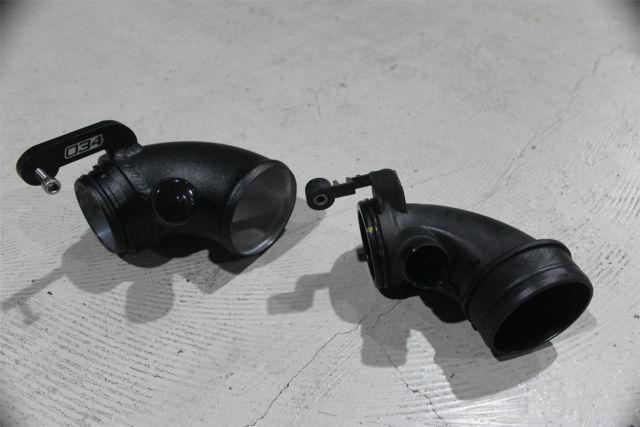034Motorsport製と純正のターボインレットパイプの比較