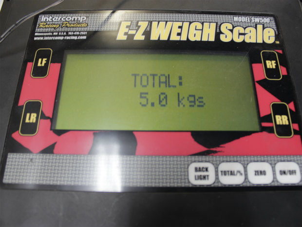 5.0kgを表示するIntercomp製E-Z WEIGHスケールの液晶画面