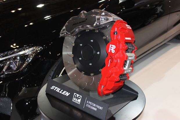 STILLENとAP Racing製の6ピストンフロントブレーキシステム
