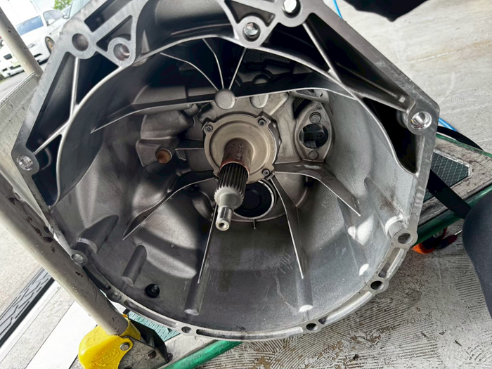 BMW E92 M3 6MTミッション 洗浄 組み付け