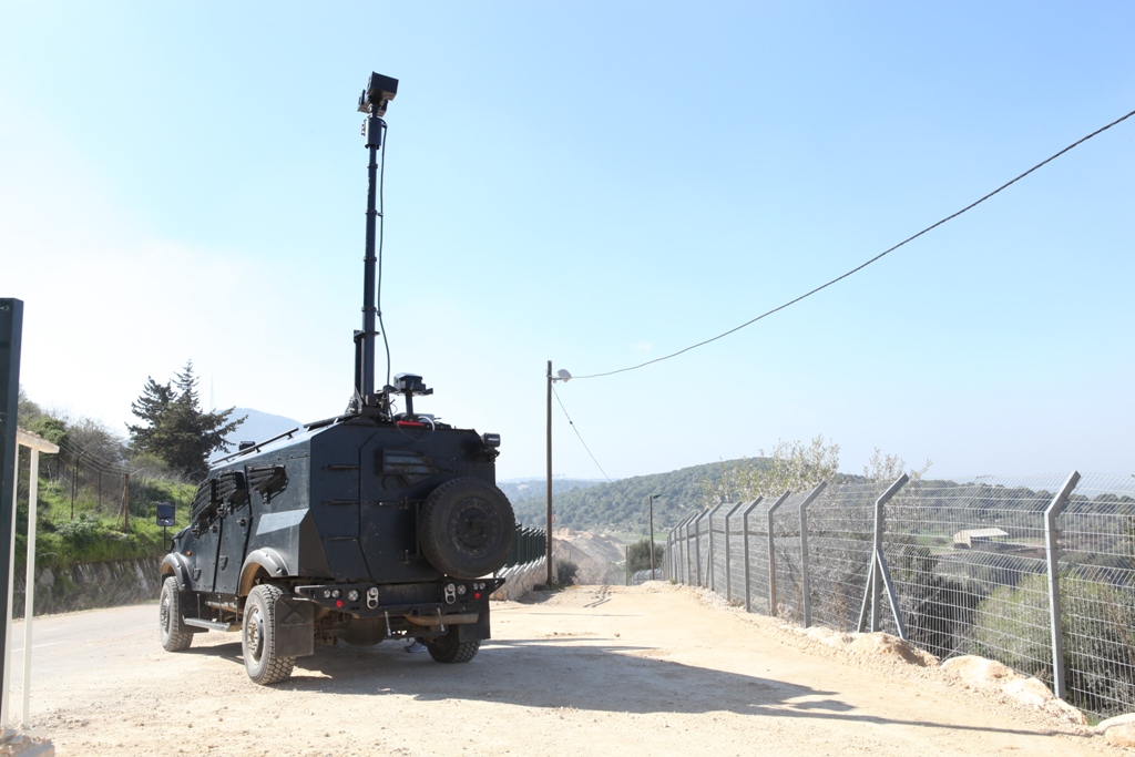 Vehicle Mast System
