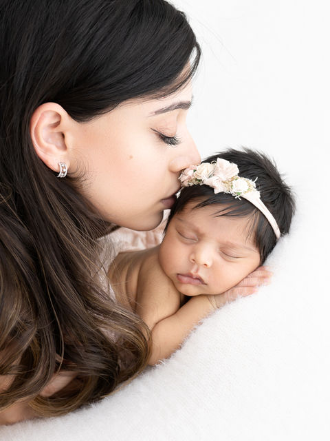 Best Newborn Photographer - Essex Baby Photoshoot Bubbles and Bluebells Photography