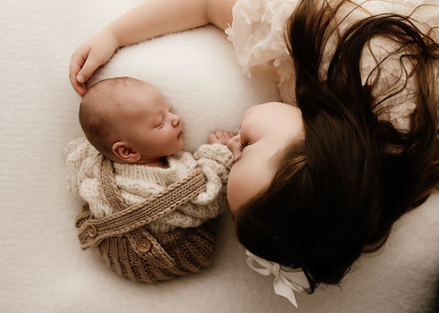 SIBLINGS IN A NEWBORN BABY PHOTOSHOOT BASED IN BISHOPS STORTFORD HERTFORDSHIRE