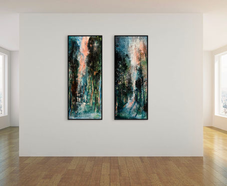 Abstraktes vertikales Landschaftsgemälde  von Heike Lin Triebel mit dichter Oberfläche in Blau-, Grün- und Erdtönen aus Acryl, Asche, Sand und Papyrus, das Erinnerung und Tiefe andeutet.