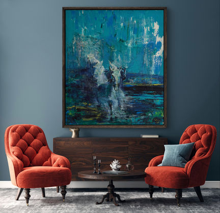 “WILD HORSES III” von Heike Lin Triebel, 2020 – strukturiertes Blau mit drei weißen Pferden in Bewegung, ausgezeichnet von DSWF und Zürich Art Prize, Acryl, Firnis, Mull auf Leinwand, 120 × 140 cm.