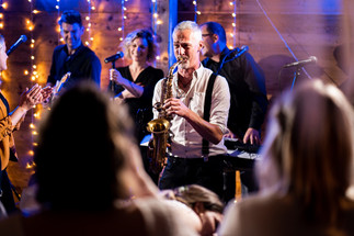 Partyband Mr JAM bei einer Hochzeit am Chiemsee mit Saxophonist.