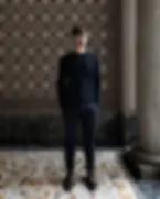 Federico Peri fotografato nel contesto di un palazzo storico