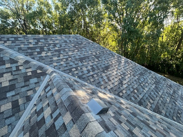 Shingled Roof with IKO Dynasty Cornerstone