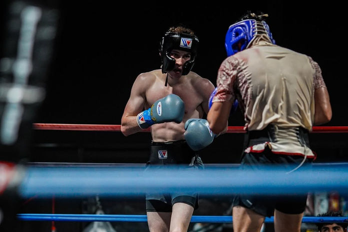 Juan Francisco Fonseca demostrando su técnica en el ring