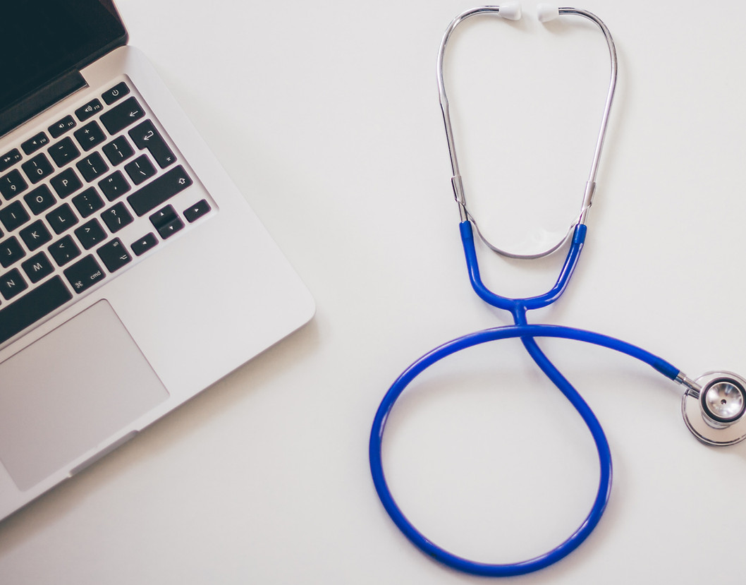 desk-doctor-health-48604.jpg