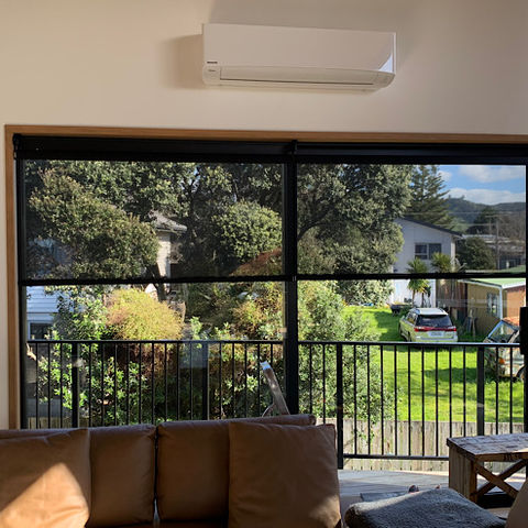 Lounge sunscreen roller blinds