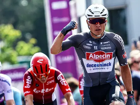 Jasper Philipsen wint rit 2 van de Baloise Belgium Tour na krachtige sprint in Putte.