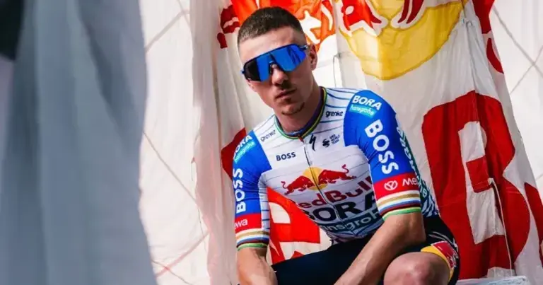 UAE Tour kondigt deelname van Remco Evenepoel zelf aan.