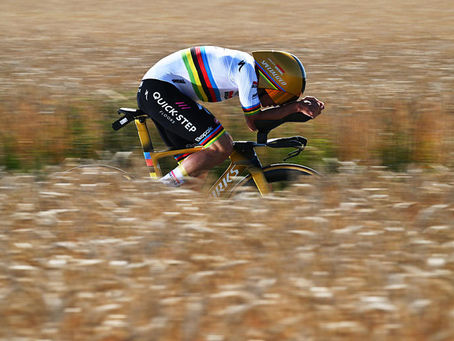Tour de France 2025 – Etappe 5: Evenepoel wint de strijd tegen de klok, maar Pogačar verovert het geel.