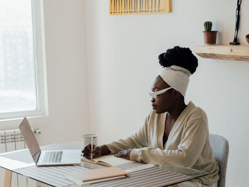 Manners Matter: 5 Global Etiquette Challenges of the Digital Age