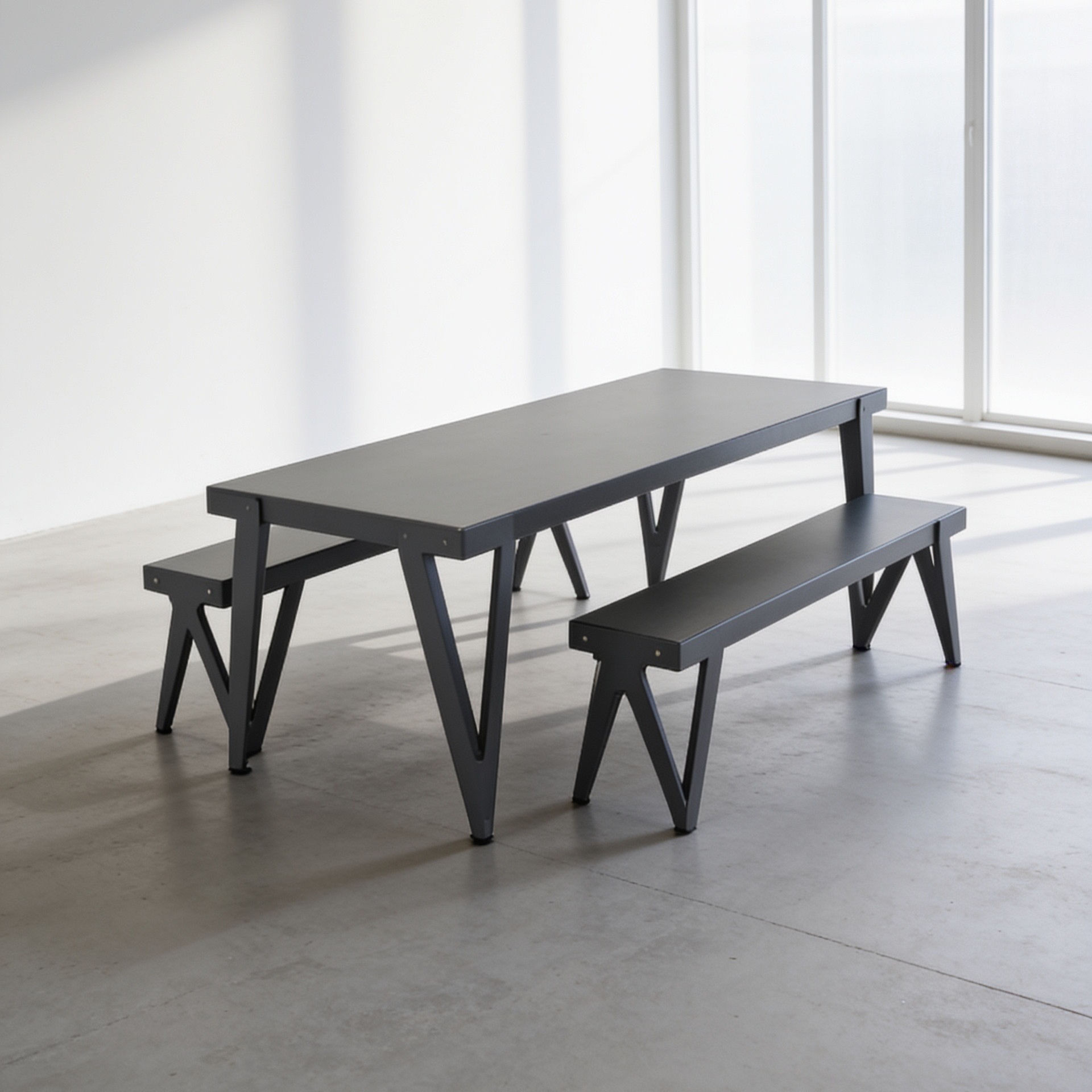Functionals Lloyd Tisch mit Bänken – Christoph Seyferth Indoor Set