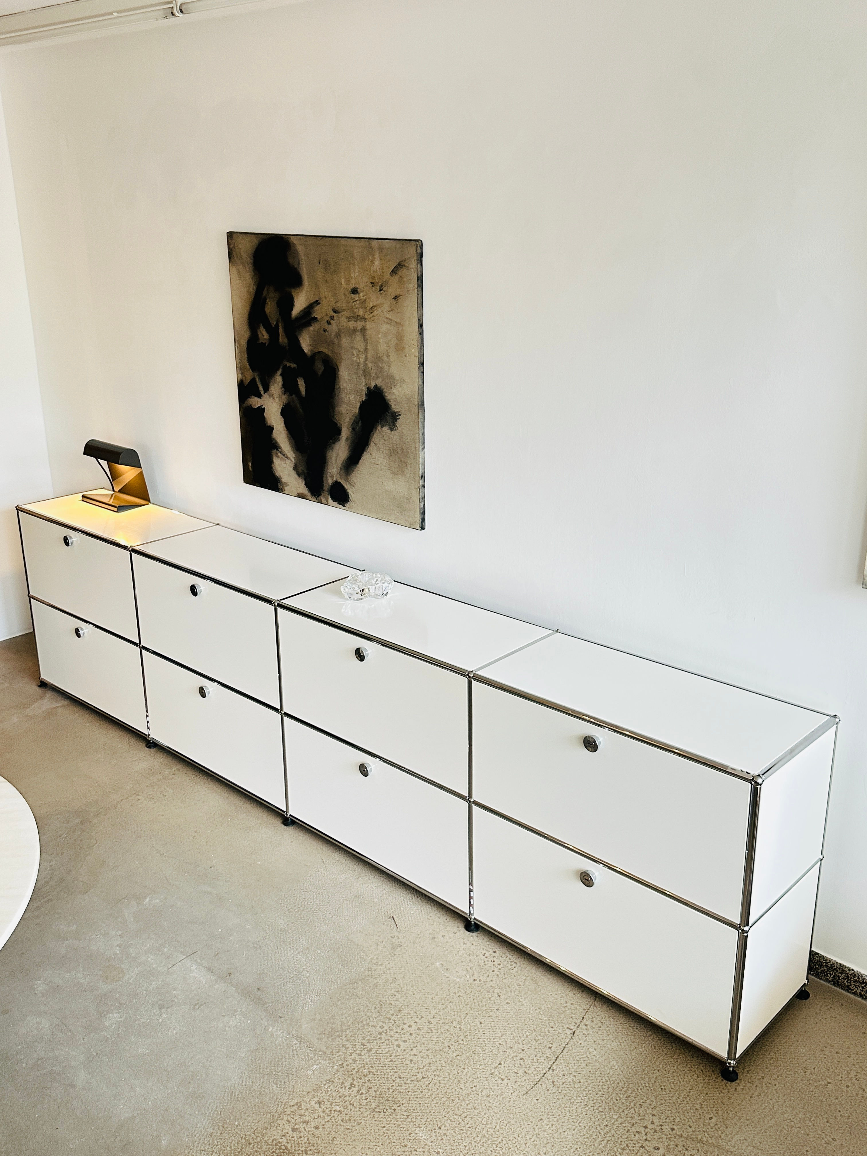 Weißes USM Haller Sideboard mit 8x Klappen inkl. 19% MwSt