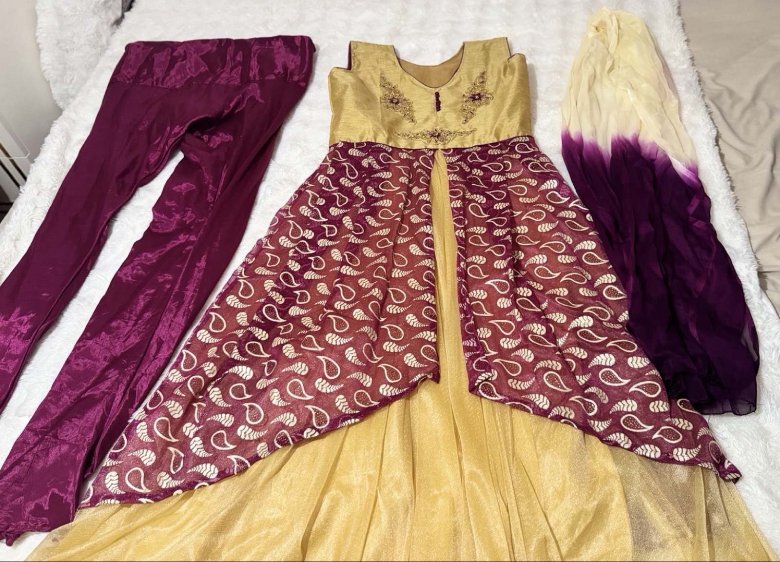 Ensemble Anarkali traditionnel indien 3 pièces