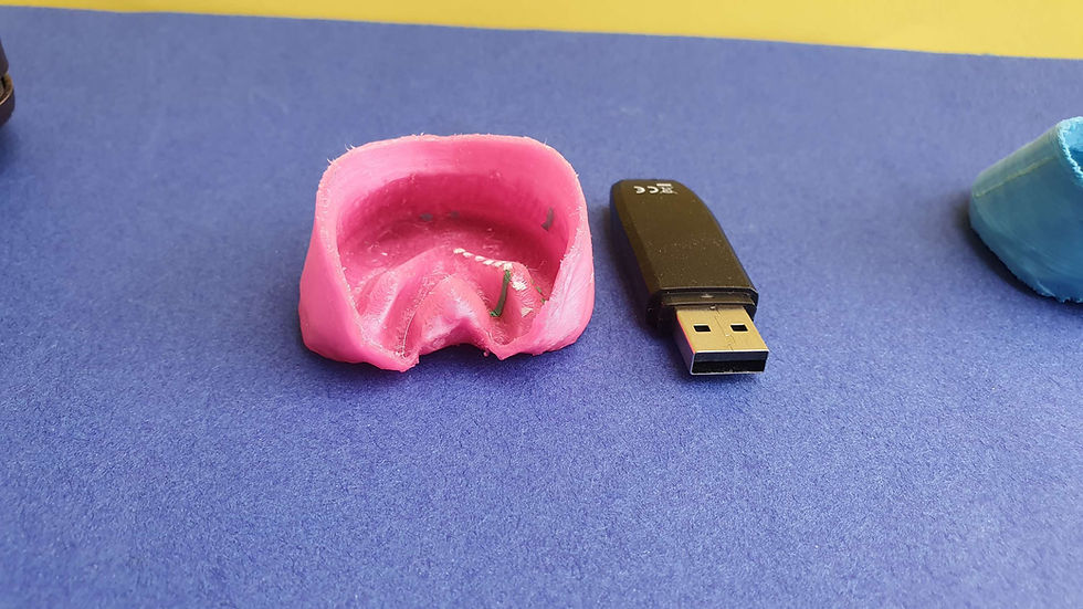 Miniaturbild: 1- 《Wölkchen XS》 3D-Mini Shetty mit flexibler Kapsel. Wähle aus drei Farben.