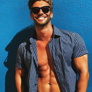 Elina Spray Tan - The best spray tan in
Los Angeles - www.ElinaTan.com