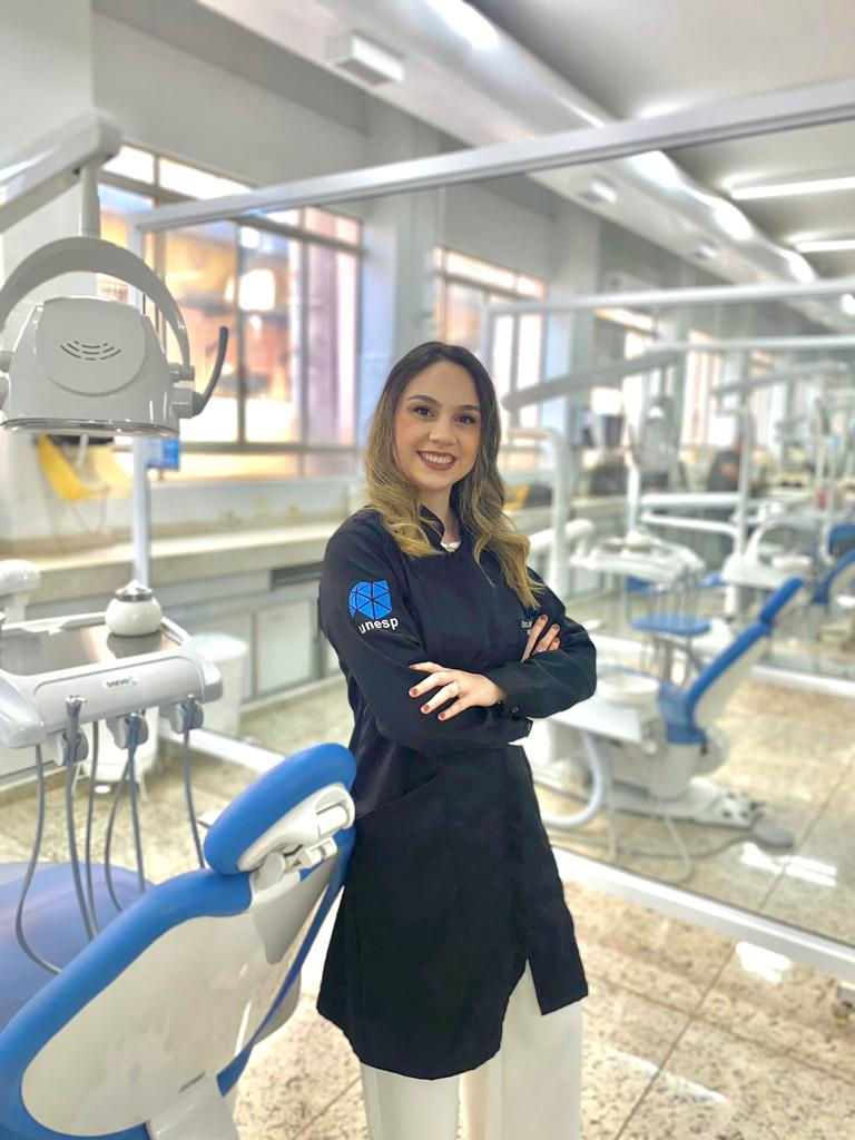 Dra Joyce (saúde bucal e estética do sorriso)