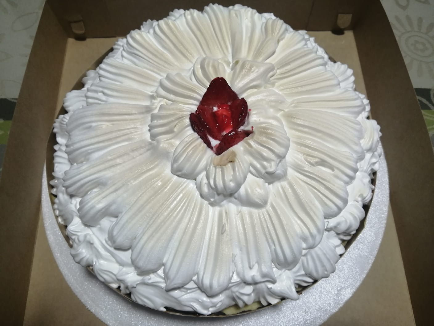 Pastel dulce suspiro de fresa